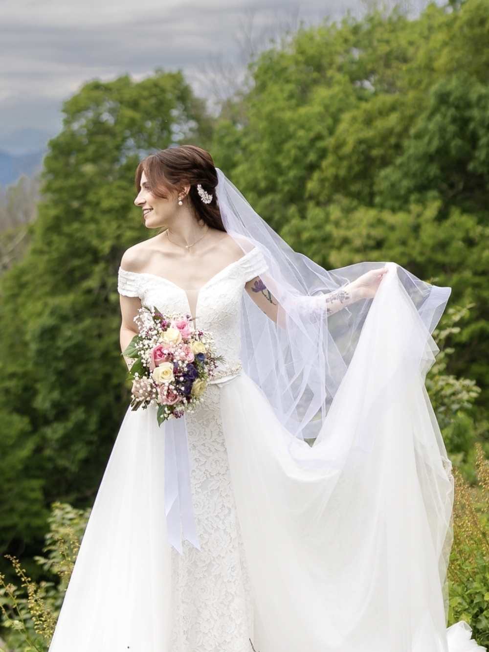 Elegant Off-Shoulder White Lace Wedding Gown